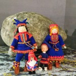 Куклы в саамских костюмах